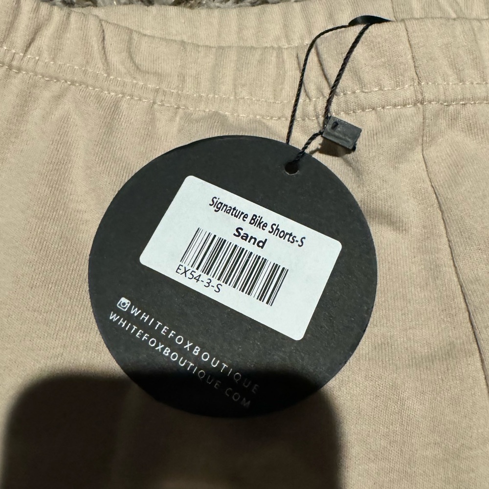 Women’s White Fox Signature Biker Shorts - Picture 2 of 4